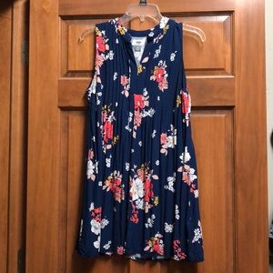 Old Navy women’s floral print dress.